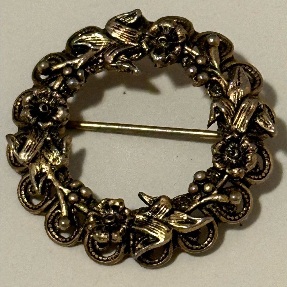 Vintage Retro Gold Tone Wreath Brooch  Pin Circa 1970s